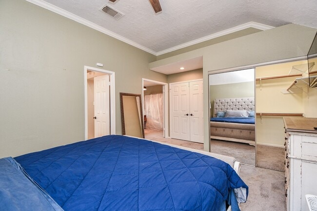 Building Photo - 8323 Lake Crystal Dr