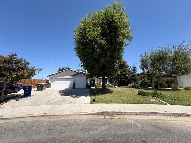 Building Photo - 5800 Potenza Ln