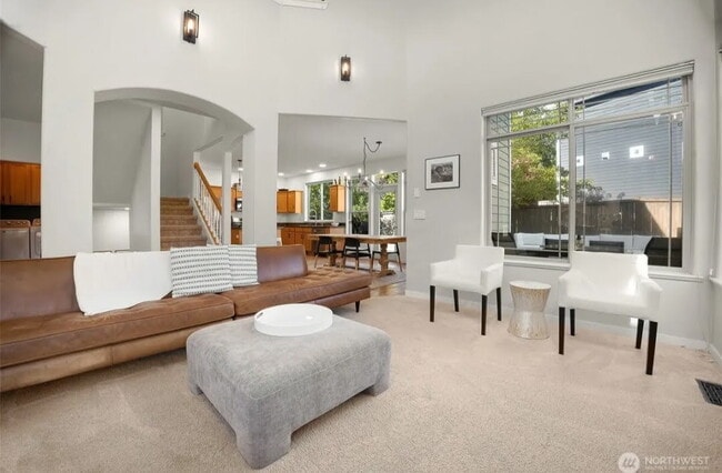 Building Photo - Spacious 4-Bedroom Gem with Fully Fenced Y...
