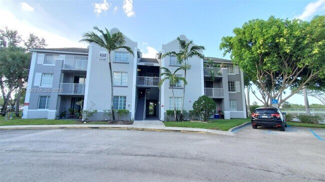 Building Photo - 577 SW 111th Ln