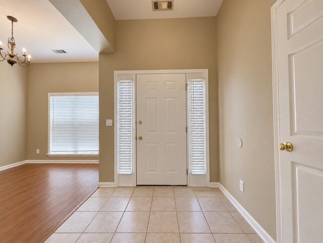 Building Photo - 6107 Blackstone Dr