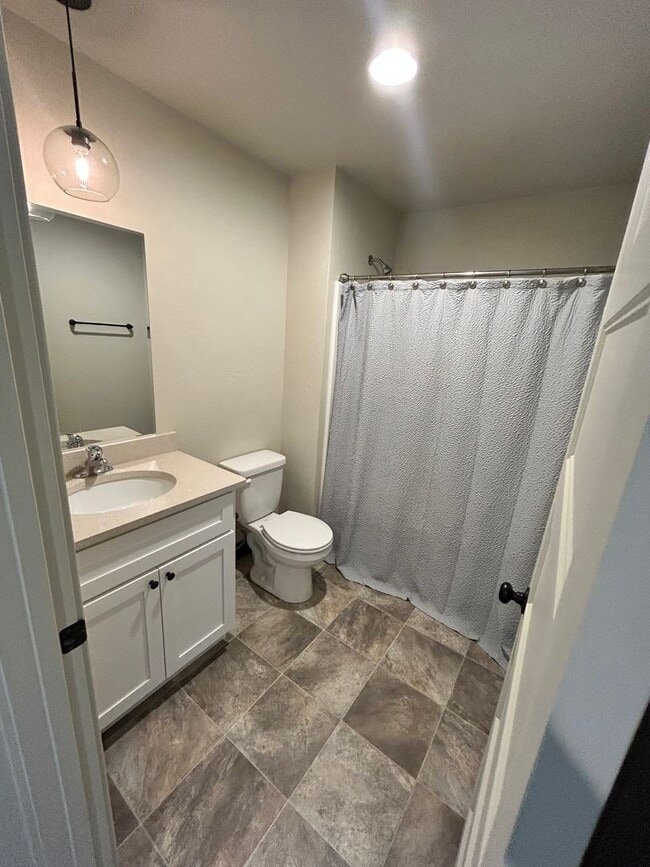 Building Photo - 3 Bed / 2.5 Bath Townhouse with Fenced Yard – Great Kalispell Location!