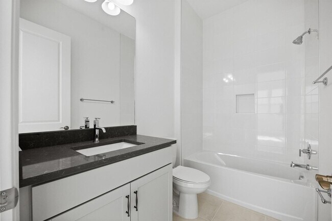 Building Photo - 15144 Wildwood Cir