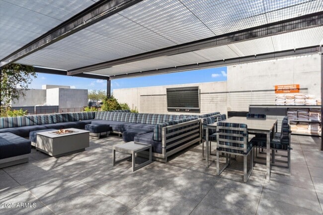 Building Photo - 7180 E Kierland Blvd