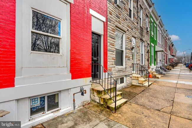 Building Photo - 2533 W Lombard St