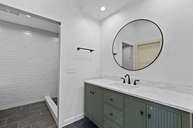 Building Photo - The 912 Building C