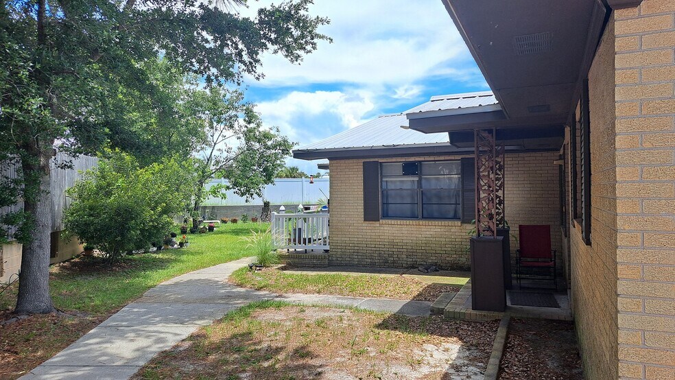 Building Photo - 3909 Ocean View Dr