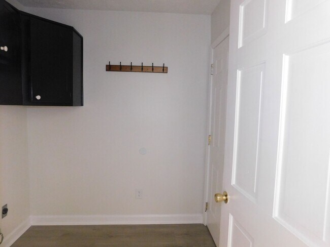 Building Photo - 1302 Dunbar Dr