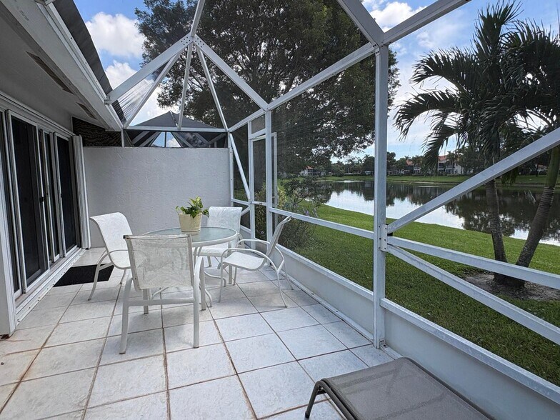 Building Photo - 7702 Majestic Palm Dr