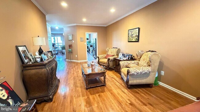 Building Photo - 506 Quincy St