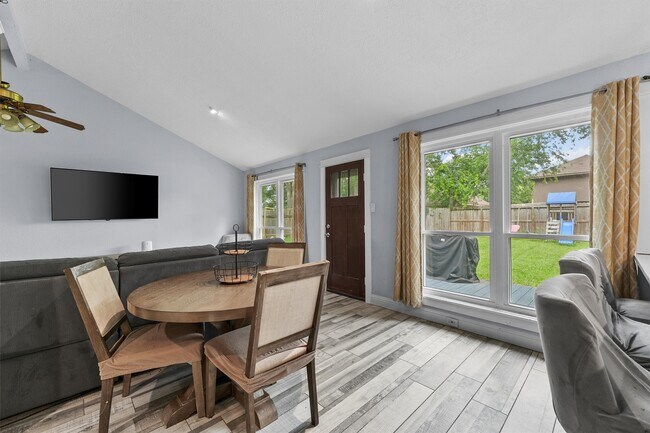 Building Photo - 16906 Rolling Acres Dr