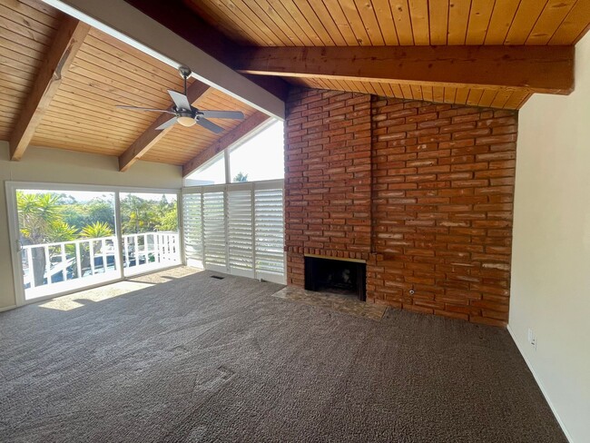 Building Photo - Beautiful 4B/2.5BA House in Oceanside w/ Attached Garage & W/D!