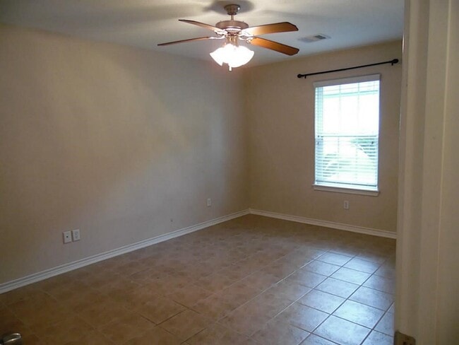 Building Photo - 200 W Worsham St