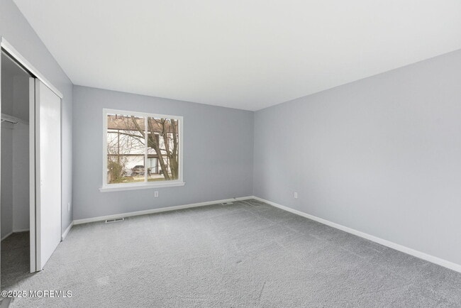 Building Photo - 105 Creek Rd