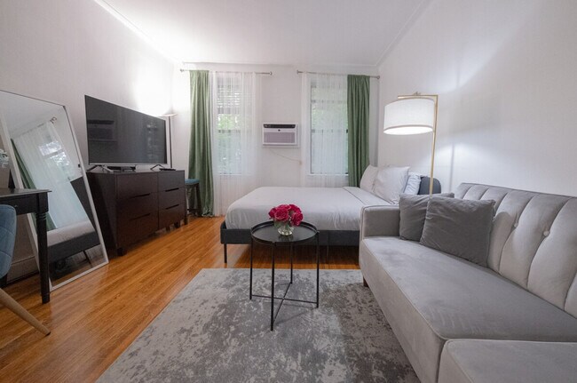 Building Photo - 1369 1st Ave