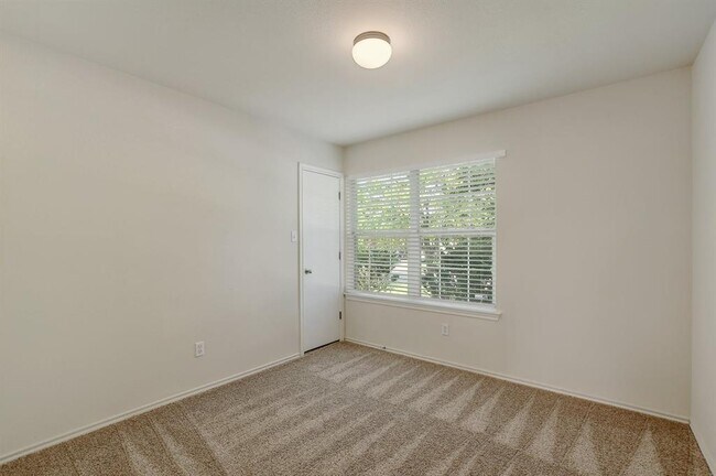 Building Photo - 361 Carriage Way
