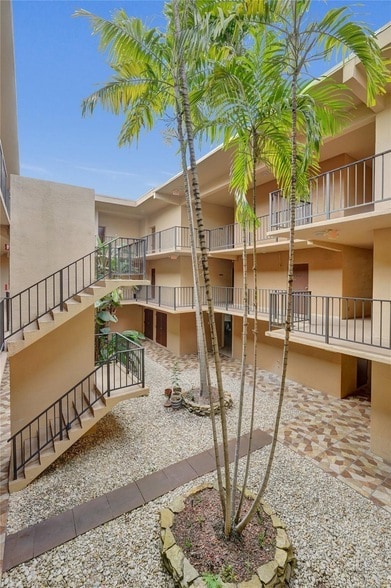 Building Photo - 4040 N Hills Dr