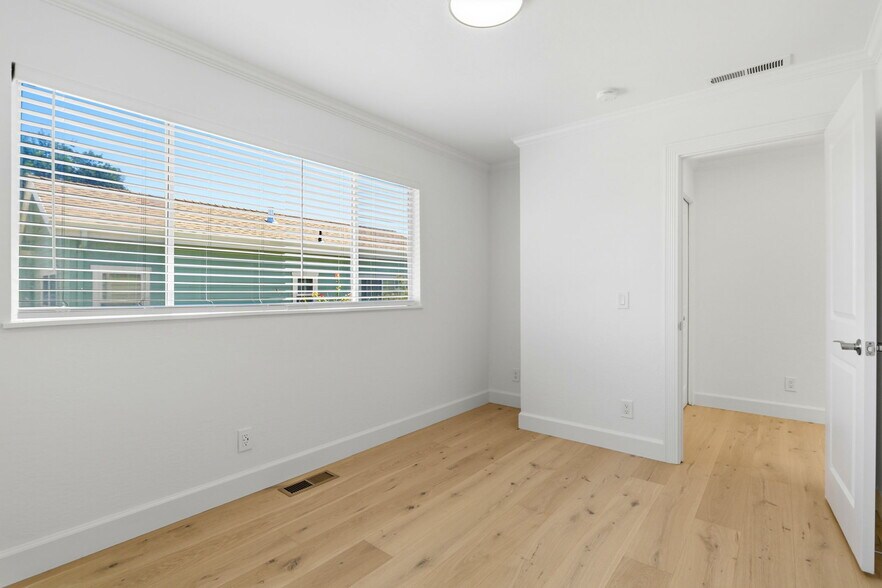 Building Photo - 1104 Lautrec Ter