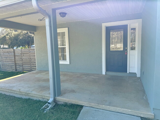 Building Photo - 3 Bedroom /2 Bath St. Augustine South!