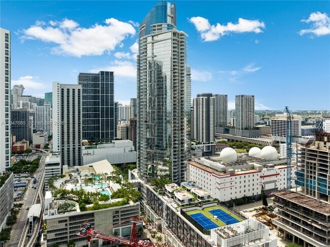 Building Photo - 851 NE 1st Ave