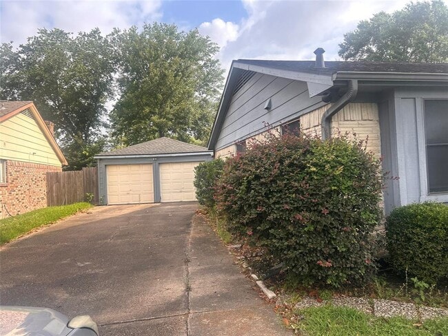 Building Photo - 511 Belwin Dr