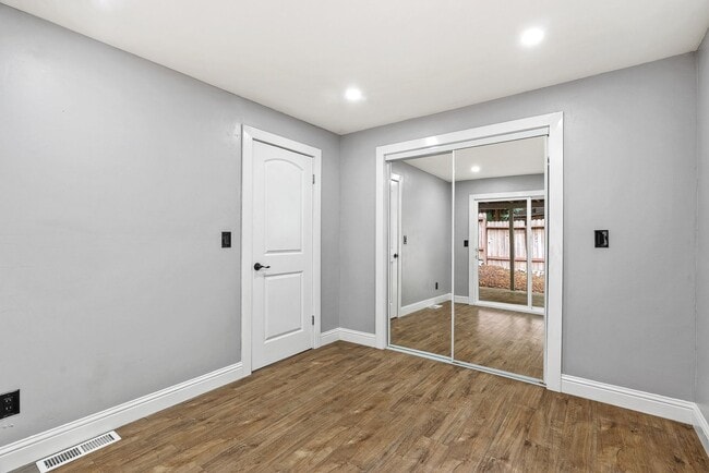 Building Photo - 1st Month FREE!! Riverfront Haven with Pri...