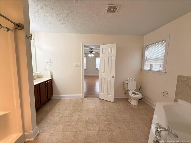 Building Photo - 3713 Rockhurst Dr