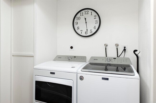 Building Photo - Turn-key 2 Bed 2 Bath retreat in Oceana 55...