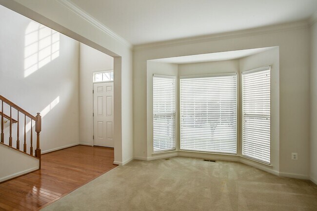 Building Photo - 616 Rainier Rd