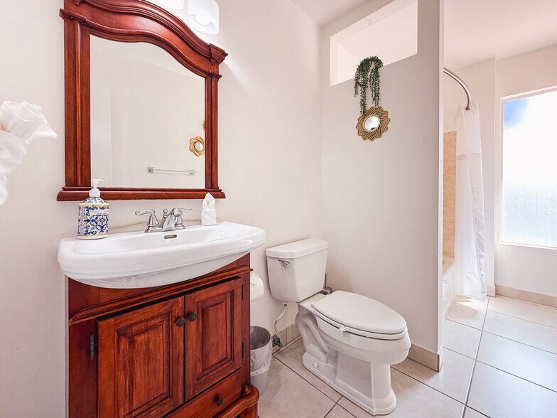 Building Photo - 3672 NW 18th Ave