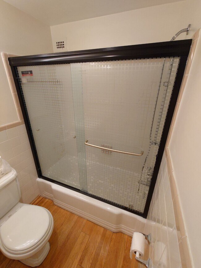 Building Photo - 600 Roosevelt Blvd