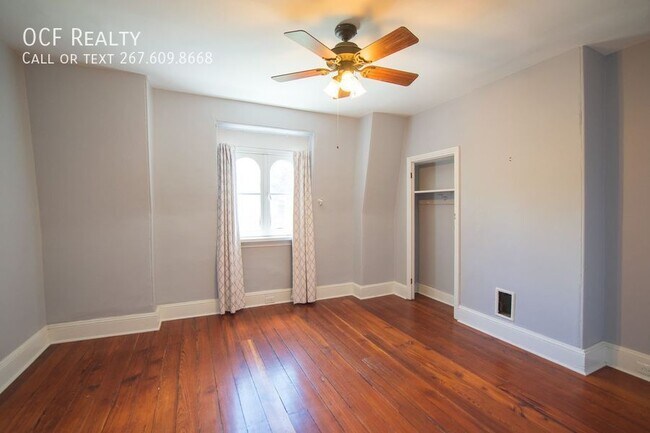 Building Photo - 2211 Bainbridge St