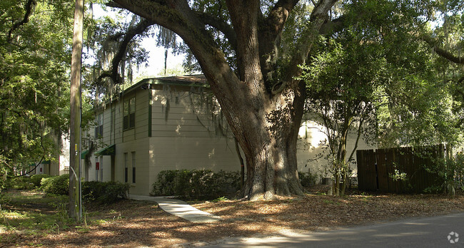 Building Photo - Centerpoint Apartments