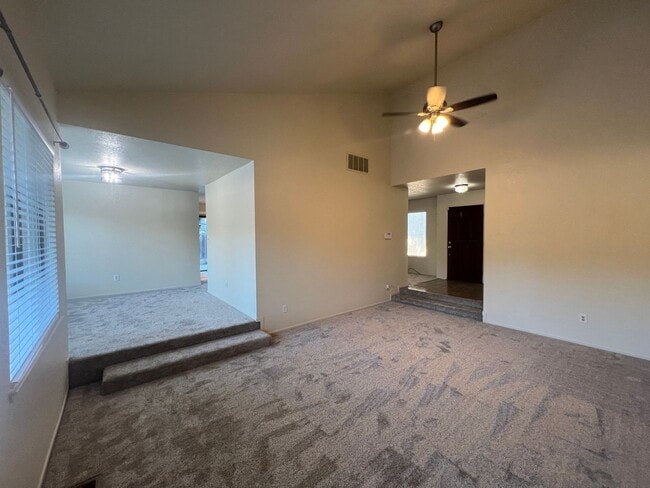 Building Photo - Single story home located in Lakewood Elementary School District!