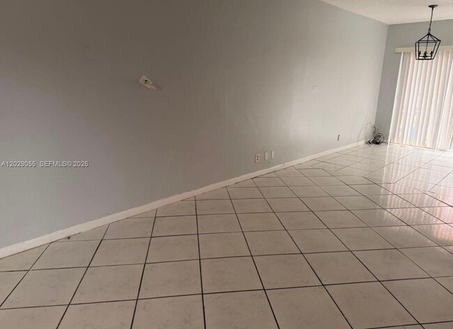 Building Photo - 2512 NW 52nd Ave