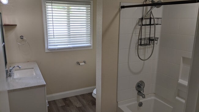Building Photo - 367 Beehive Dr