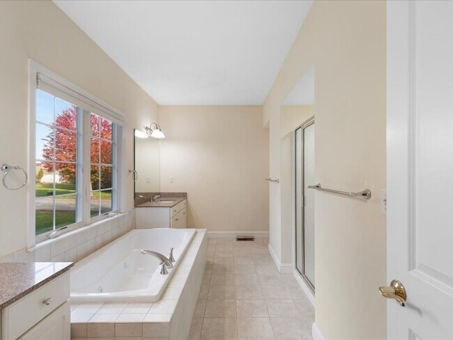 Building Photo - 32 Silver Brook Ln