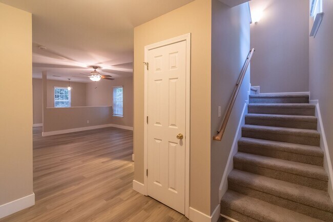 Building Photo - Cozy newly renovated 4 bedroom home on Hic...