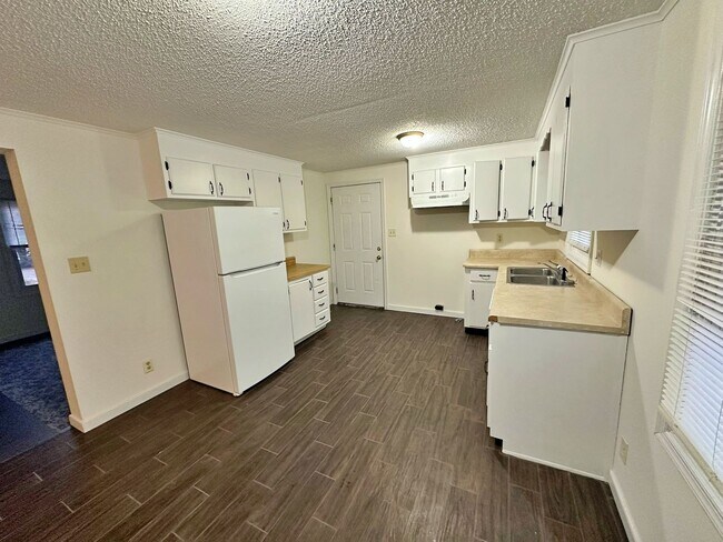 Building Photo - Renovated Rancher with 3 Bedrooms & 2 Baths!