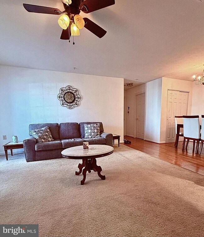 Building Photo - 45521 Westmeath way #E12