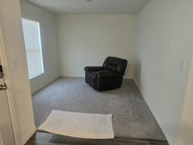 Building Photo - 357 SE Starfish Ave