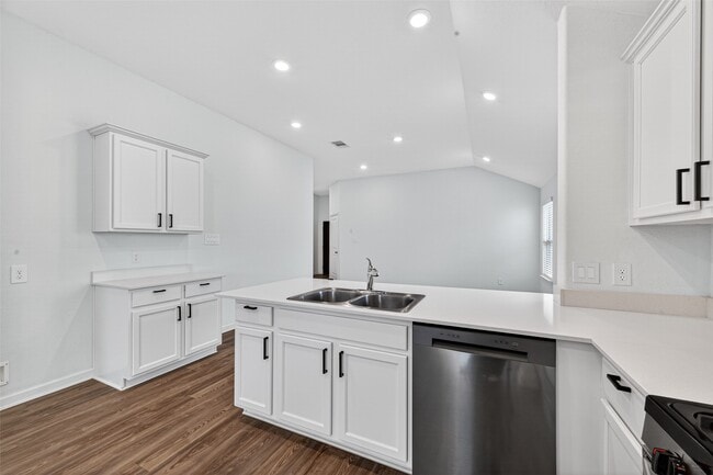 Building Photo - 5415 Tourmaline Wy