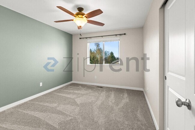 Building Photo - 722 85th Dr SE