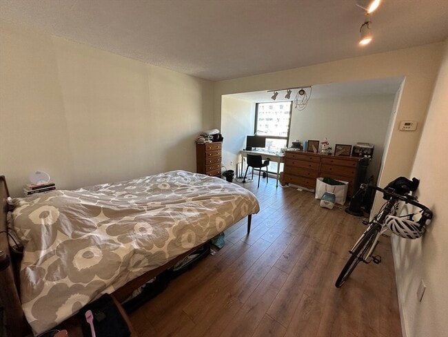 Building Photo - 566 Commonwealth Ave