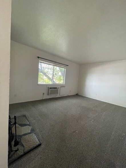 Building Photo - 15 N Liberty St