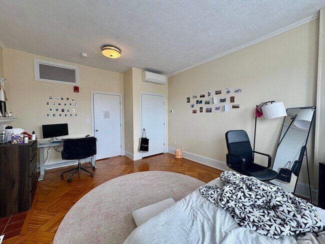 Building Photo - 914 Beacon St