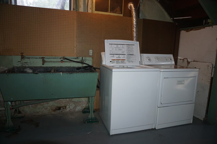 WASHER / DRYER - 221 E Cache La Poudre St