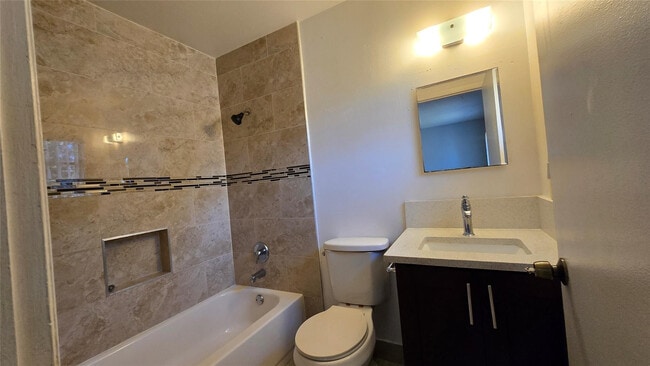 Building Photo - 416 Lakeside Dr