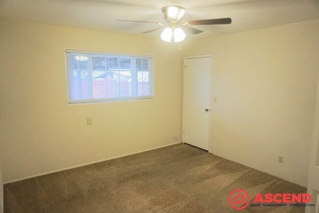 Building Photo - Lovely Home Off S Real Rd and Bell Terr!