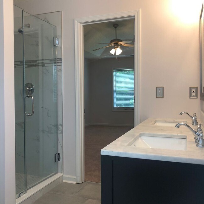 Building Photo - Ranch Home Located Minutes to Downtown Dallas